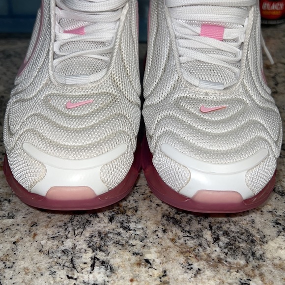 Nike Airmax 720 Athletic shoes 🌸🌺 - Picture 9 of 12
